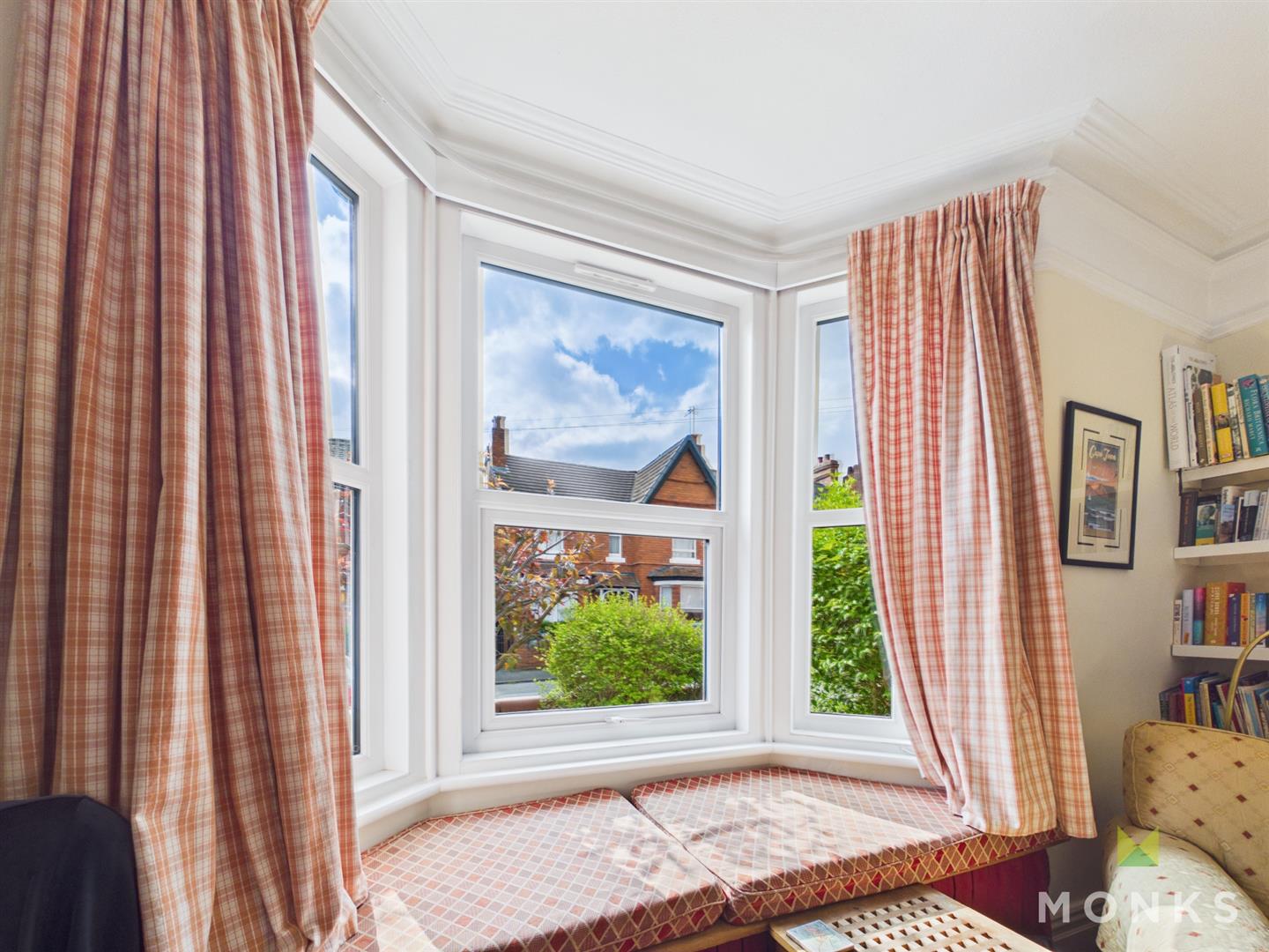 8 Holbache Road, Oswestry, SY11 1RP For Sale